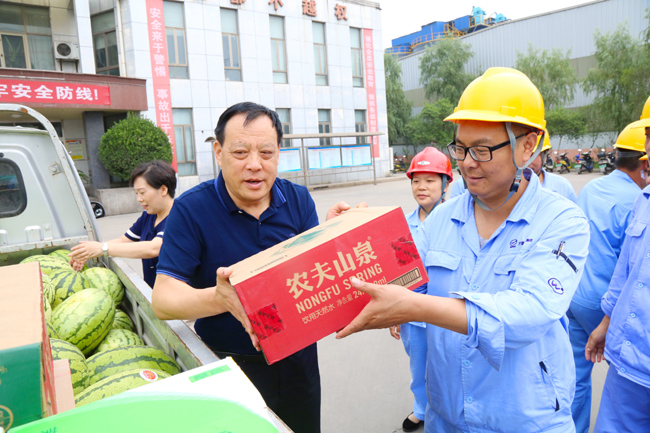县总工会到加拿大28开奖官网开奖网址集团开展送清凉活动