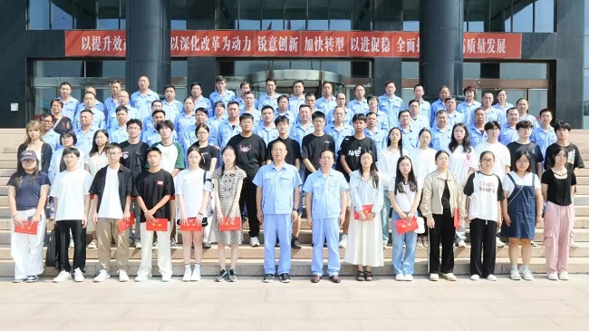 加拿大28开奖官网开奖网址集团举行2024年“金秋助学”助学金发放仪式
