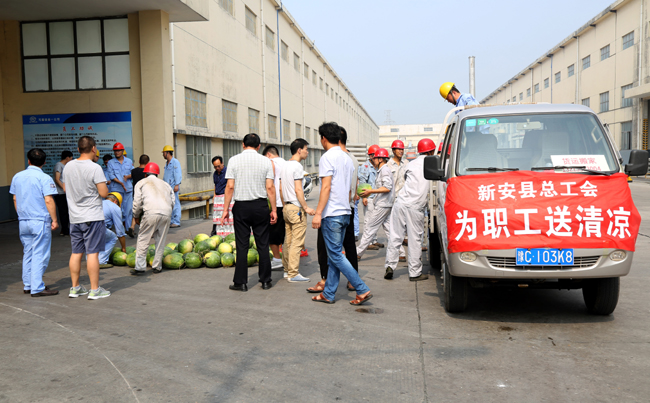 县总工会到加拿大28开奖官网开奖网址集团送清凉