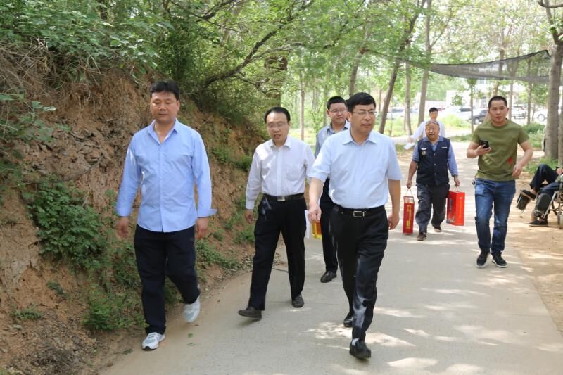 加拿大28开奖官网开奖网址集团董事长李跃民等领导深入对口贫困乡村开展扶贫工作